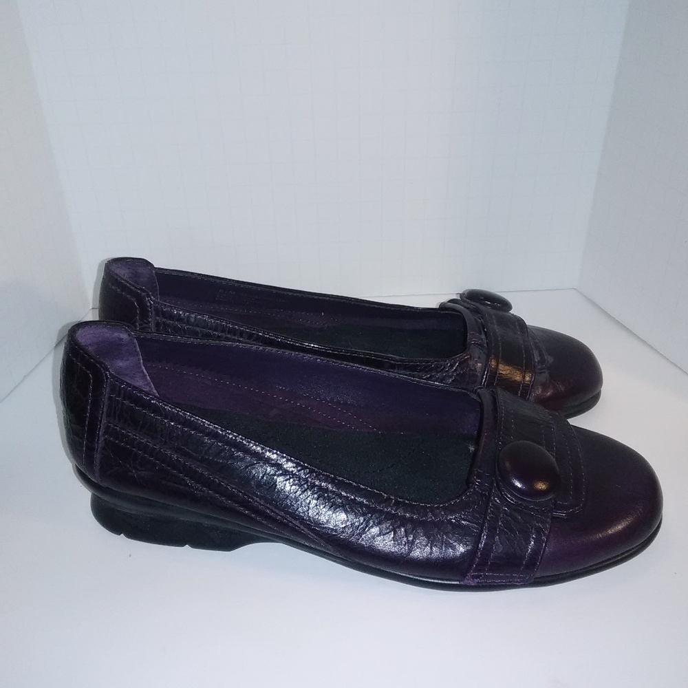 Aerosoles Flats Women's- Plum size 6.5 shoes - Picture 3 of 6
